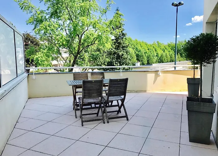 Proche Lac&vieille ville T3 avec grande terrasse